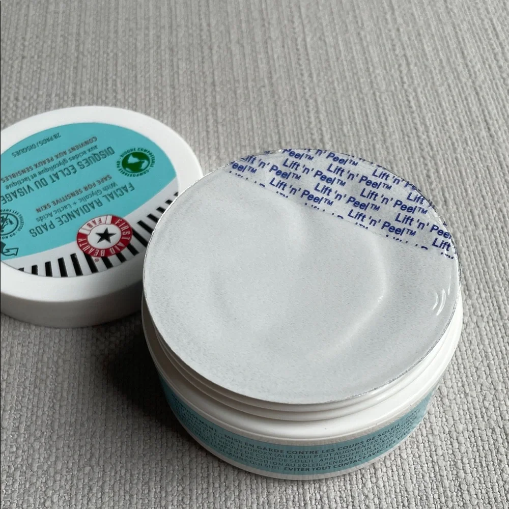 First Aid Beauty Facial Radiance Pads 28 pads